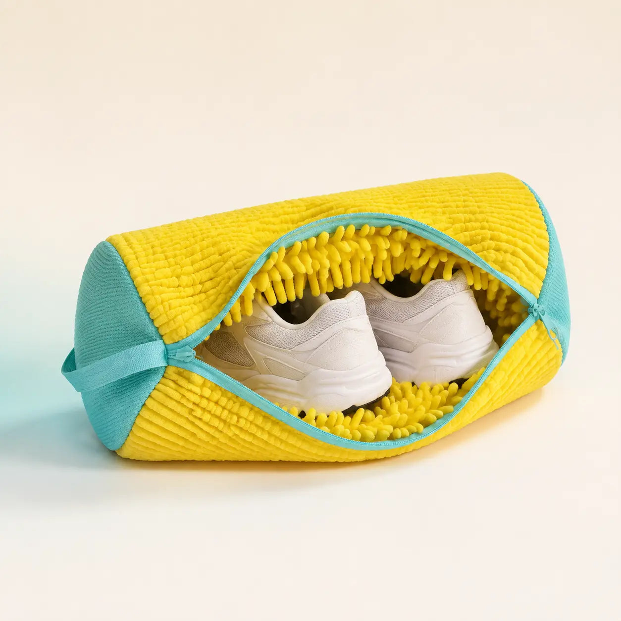 WashPod avec une paire de baskets